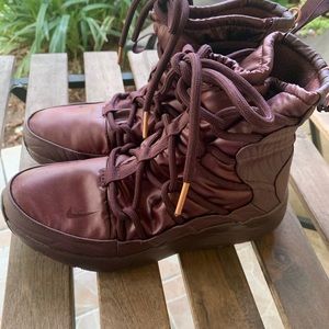 Nike Tanjun High Rise High Top Sneaker